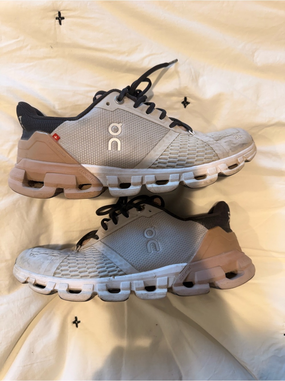 On Running women’s Sneakers in Light Gray and Tan